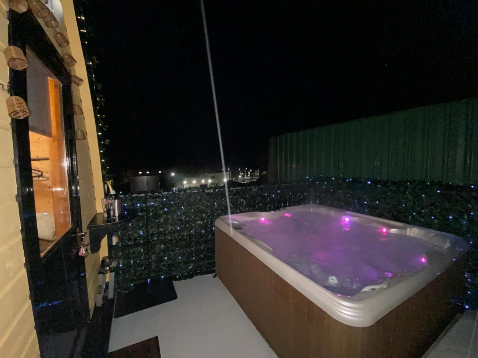 Arch Pod & Hot Tub Apartment Carndonagh Exterior photo
